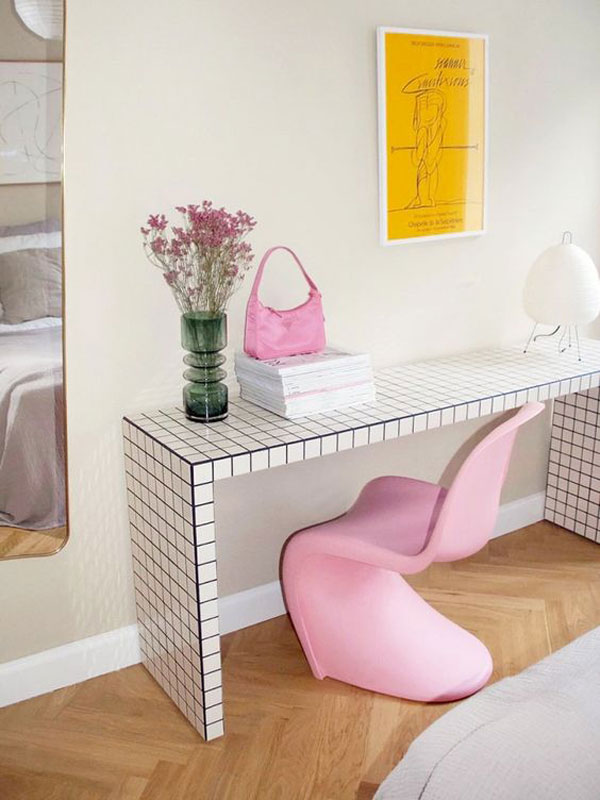 mesa de azulejos rosa